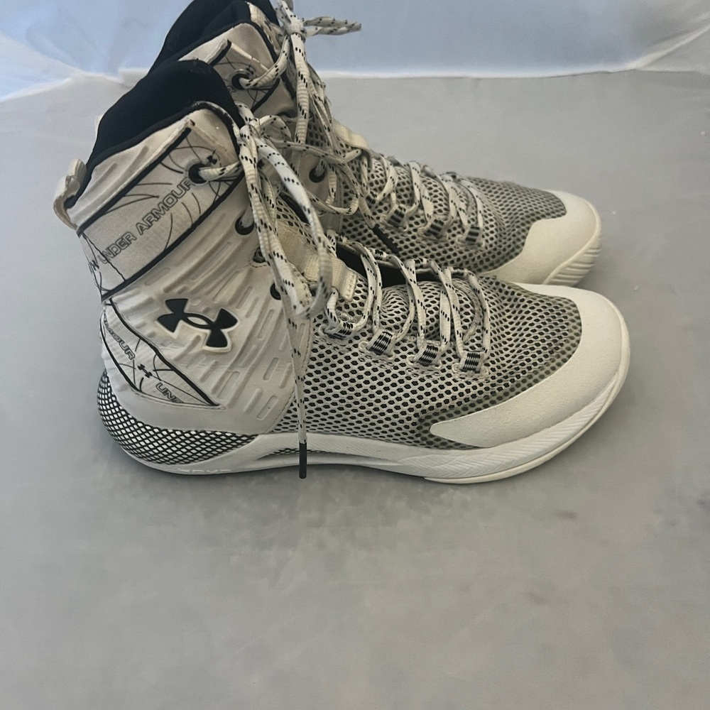 Under Armour Volleyball Court shoes Black and White High-Top Shoes